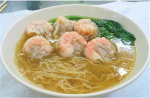 Fideos con wonton cantoneses