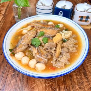 Sopa Erlu de pez sable y cerdo al vinagre
