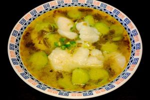 Sopa de pepino y filetes de tiburón
